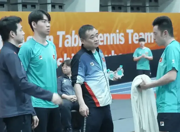 黄镇廷, 但林诗栋的